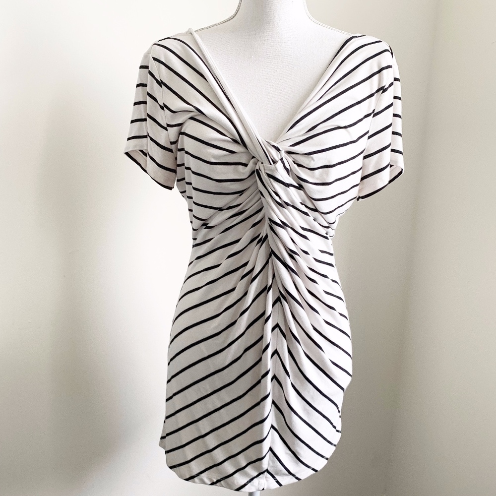 A Pea In The Pod Large Black White Striped Top